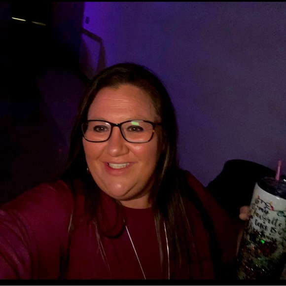 Meet your Posher, Amanda - Picture 1 of 1